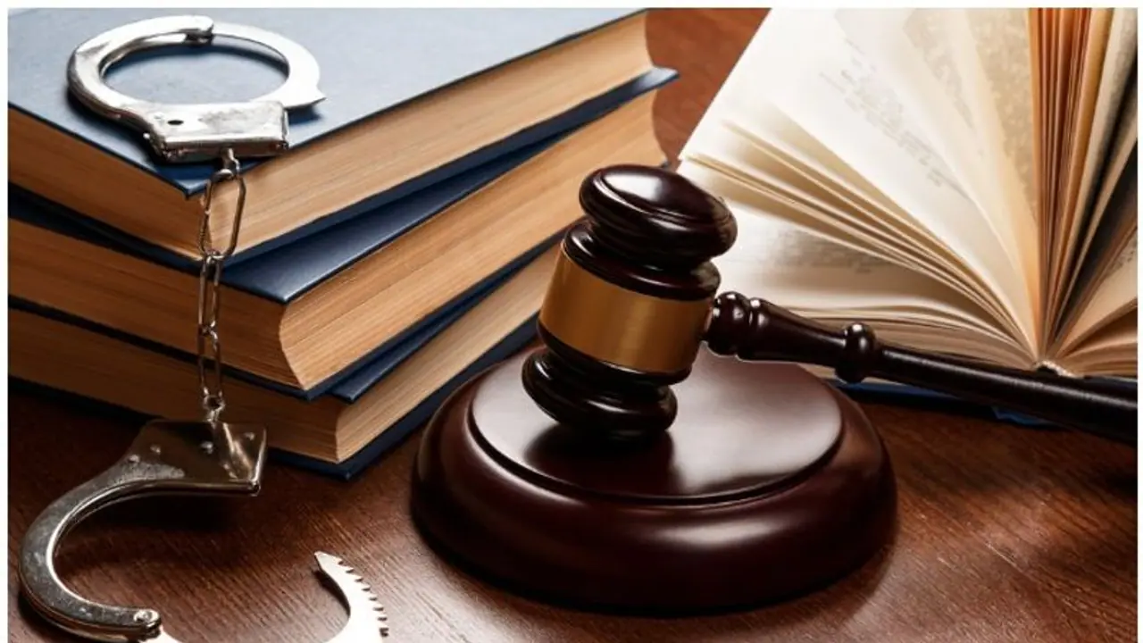 ಕೋರ್ಟ್ಗಳಿಗೂ ಇನ್ನು ನಾಲ್ಕನೇ ಶನಿವಾರ ರಜೆ ಕೋರ್ಟ್ಗಳಿಗೂ ಇನ್ನು ನಾಲ್ಕನೇ ಶನಿವಾರ ರಜೆ