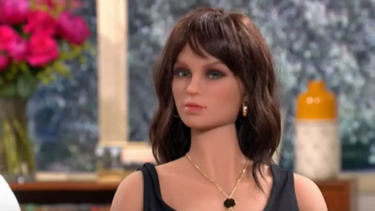 'മരണശേഷവും പ്രിയപ്പെട്ടവര്‍ക്കൊപ്പം കഴിയാം'; ഇത് വിചിത്രമായ കഥ!