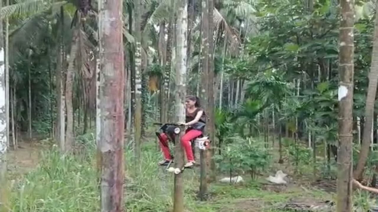 ಅಡಿಕೆ ಮರ ಏರಲು ಬಂತು ಹೈಟೆಕ್ ಯಂತ್ರ, ಭಟ್ಟರ ಸಂಶೋಧನೆಗೆ ಮಹೀಂದ್ರಾ ಮೆಚ್ಚುಗೆ ಅಡಿಕೆ ಮರ ಏರಲು ಬಂತು ಹೈಟೆಕ್ ಯಂತ್ರ, ಭಟ್ಟರ ಸಂಶೋಧನೆಗೆ ಮಹೀಂದ್ರಾ ಮೆಚ್ಚುಗೆ