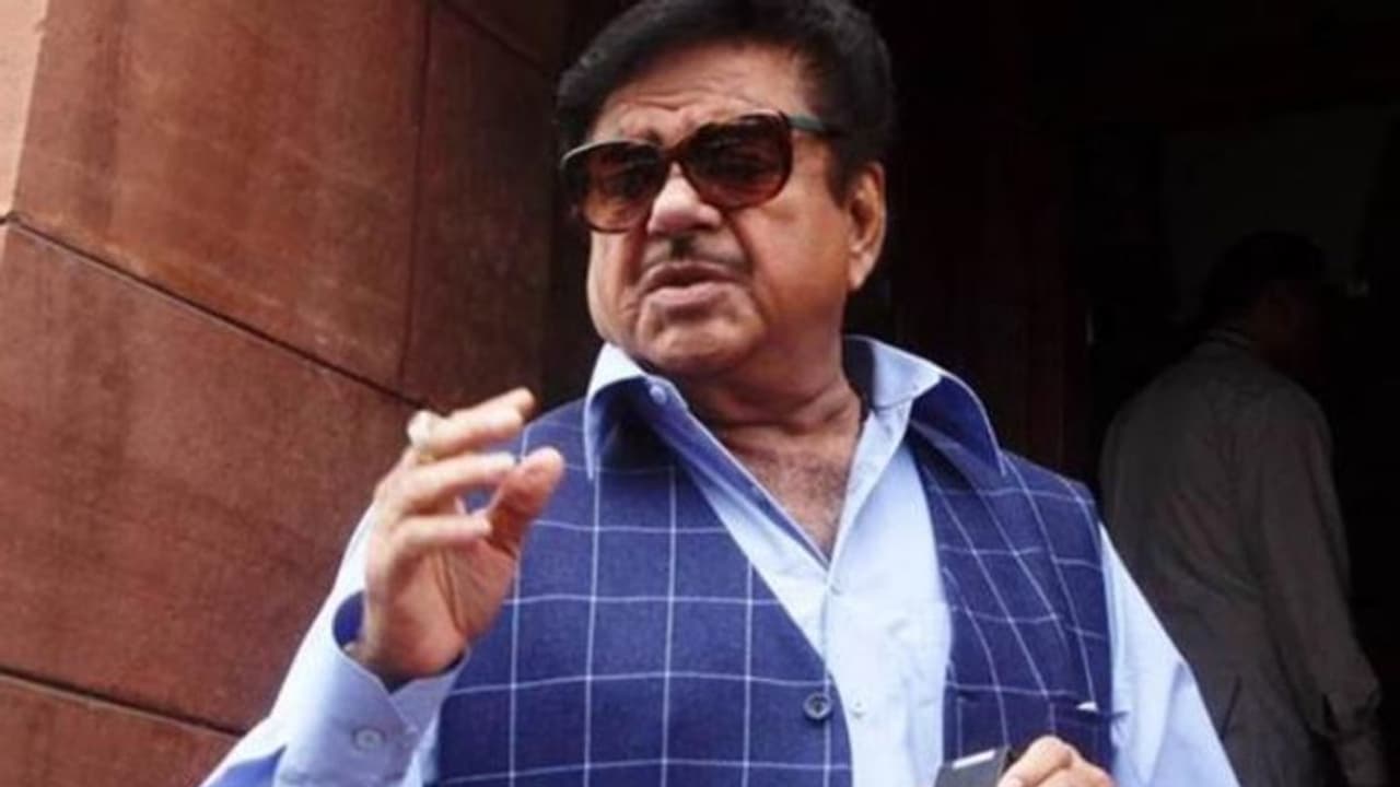 അക്രമം നിയന്ത്രിക്കേണ്ടത് ഇങ്ങനെയല്ല; പ്രിയങ്ക ഗാന്ധിയെ കയ്യേറ്റം ചെയ്ത സംഭവത്തില്‍ ശത്രുഘ്നന്‍ സിന്‍ഹ