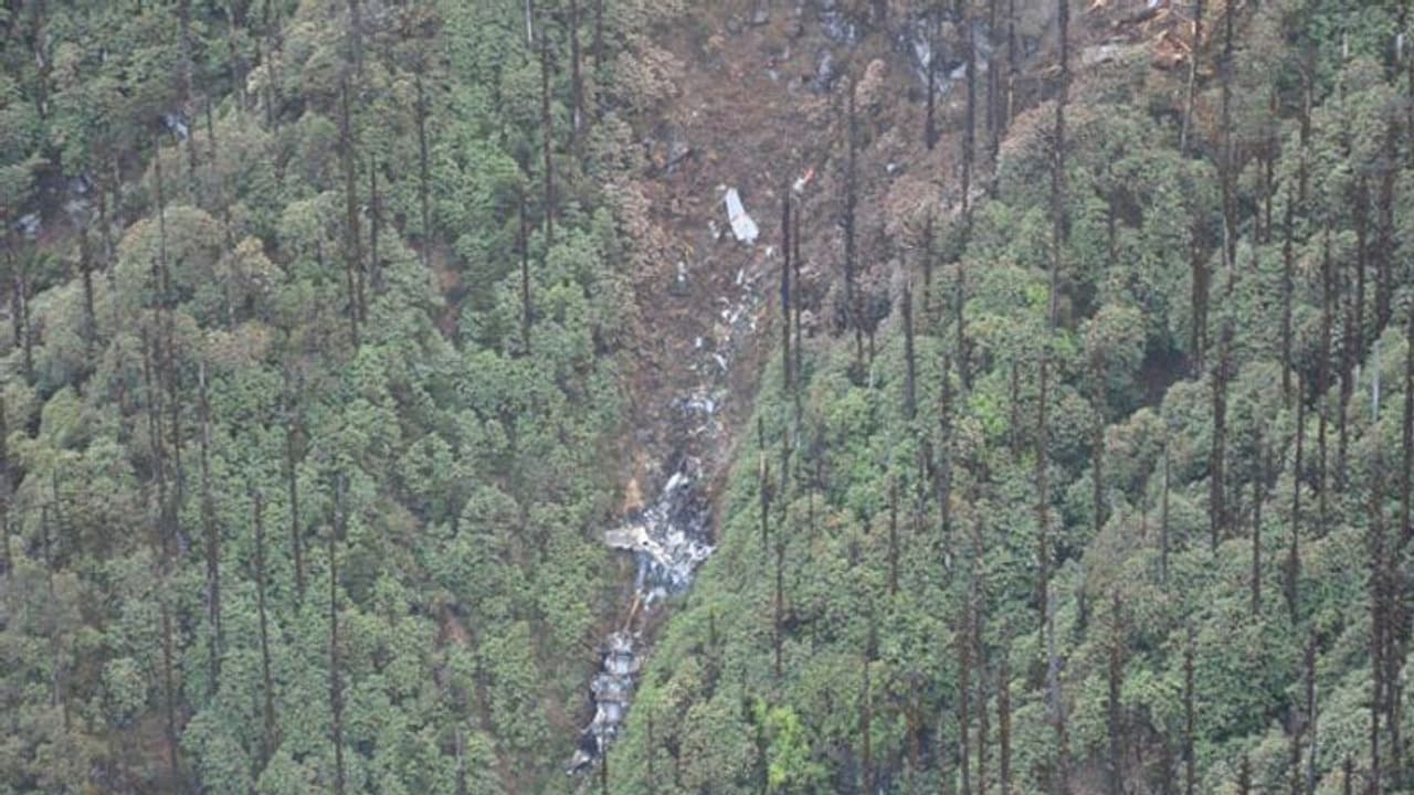 അരുണാചലിൽ തകർന്ന വ്യോമസേനാ വിമാനത്തിലുള്ളവരുടെ മൃതദേഹങ്ങൾ കണ്ടെത്തി അരുണാചലിൽ തകർന്ന വ്യോമസേനാ വിമാനത്തിലുള്ളവരുടെ മൃതദേഹങ്ങൾ കണ്ടെത്തി