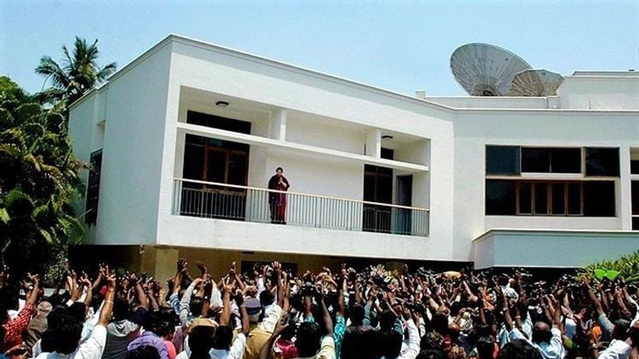 ஒட்டுமொத்த தொண்டர்களையும் புண்படுத்தியது சி.வி சண்முகம் மேல்முறையீட்டு மனுவில் உருக்கம் ஒட்டுமொத்த தொண்டர்களையும் புண்படுத்தியது சி.வி சண்முகம் மேல்முறையீட்டு மனுவில் உருக்கம்