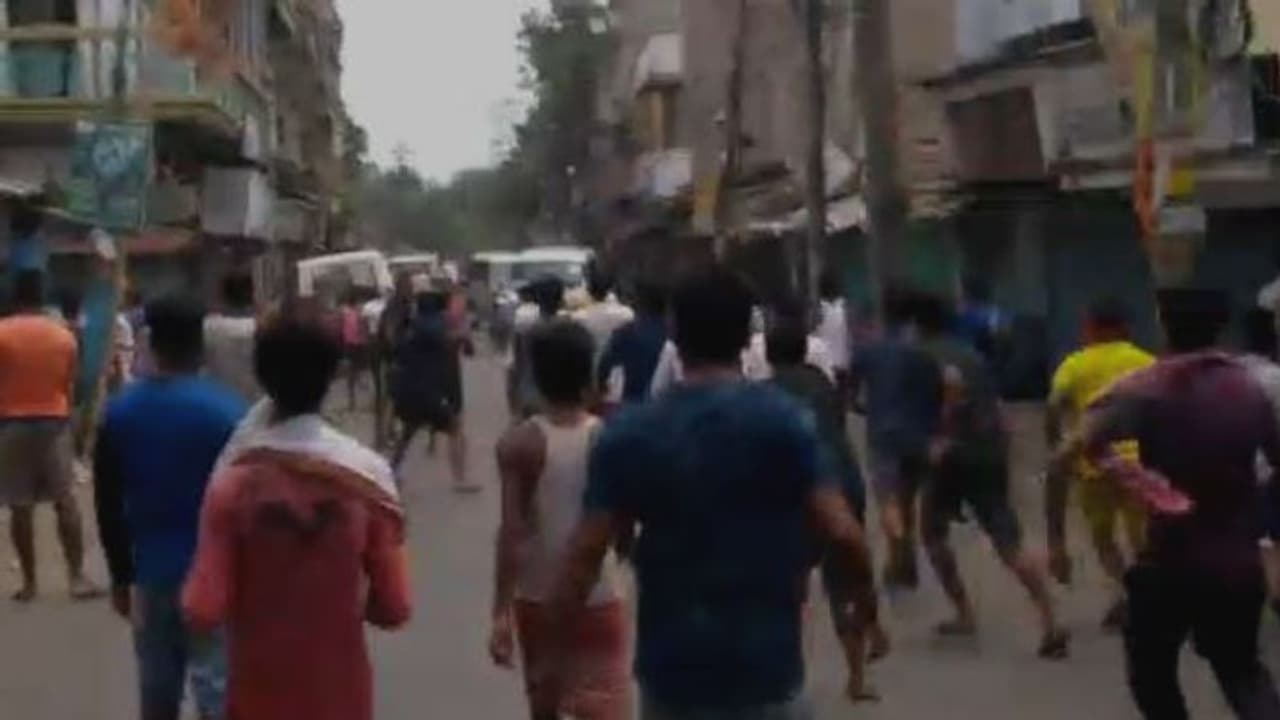 ভাটপাড়া, জগদ্দলে বেলাগাম অশান্তি, মৃত ৩, জারি হল ১৪৪ ধারা ভাটপাড়া, জগদ্দলে বেলাগাম অশান্তি, মৃত ৩, জারি হল ১৪৪ ধারা