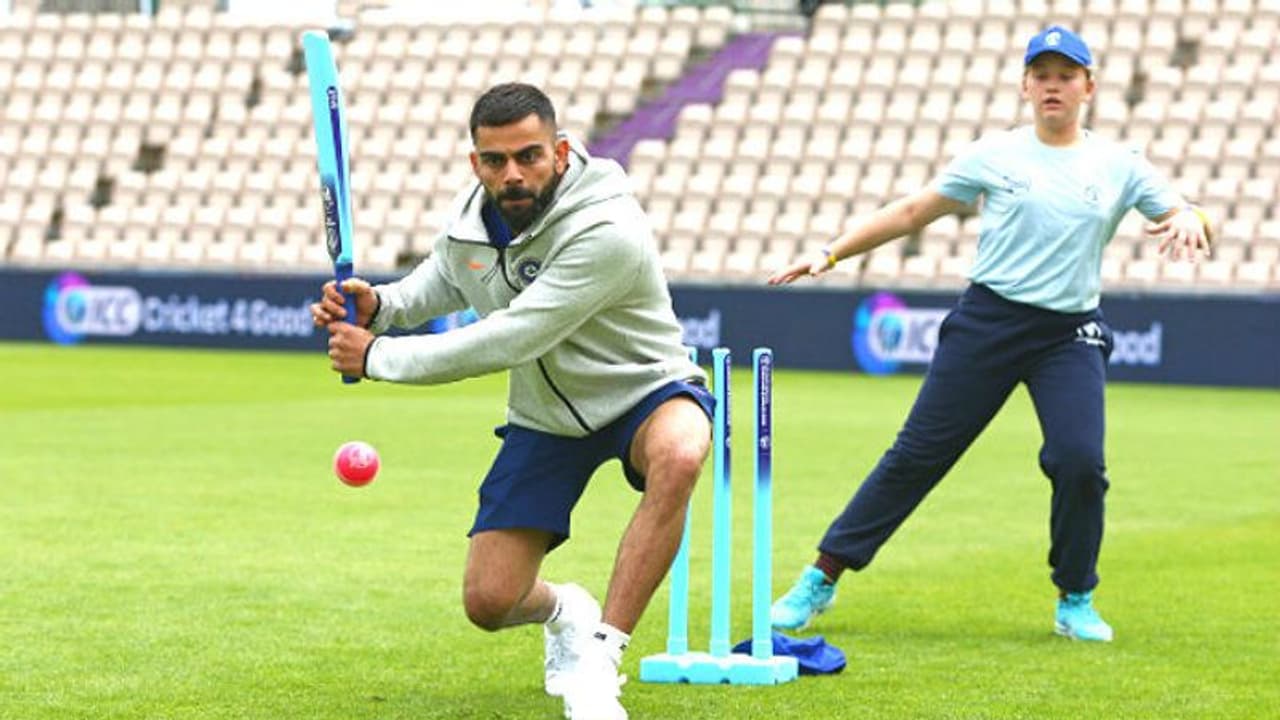 বিলেতে বিরাট ক্রিকেট গুরু! সঙ্গী হার্দিক রাহুল, শিক্ষা দিলেন বেবিসিটারও বিলেতে বিরাট ক্রিকেট গুরু! সঙ্গী হার্দিক রাহুল, শিক্ষা দিলেন বেবিসিটারও