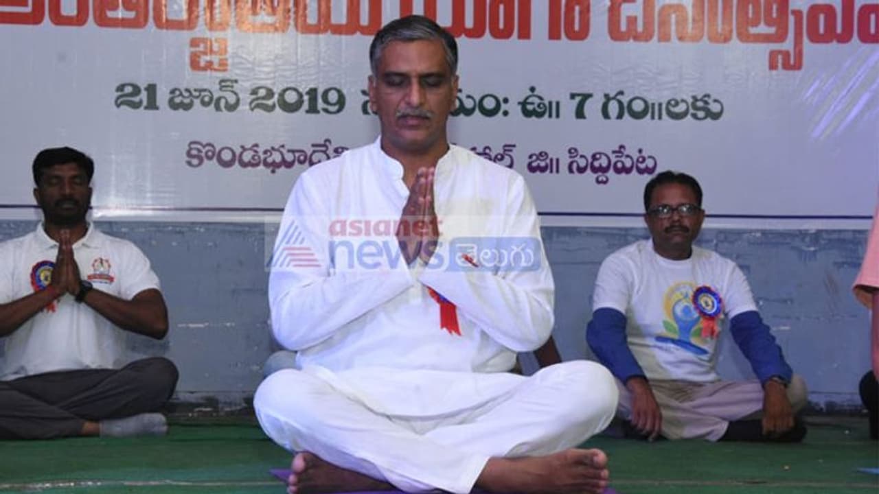 కాళేశ్వరం ప్రారంభోత్సవానికి హరీష్ దూరం: కారణమదేనా కాళేశ్వరం ప్రారంభోత్సవానికి హరీష్ దూరం: కారణమదేనా