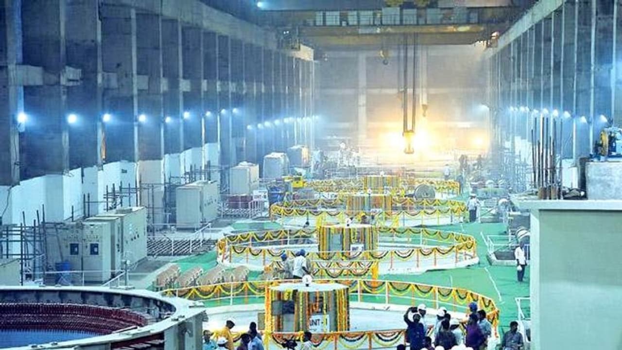 రంగనాయకసాగర్లోకి గోదావరి నీళ్లు: నీటిని విడుదల చేసిన మంత్రులు హరీష్, కేటీఆర్ రంగనాయకసాగర్లోకి గోదావరి నీళ్లు: నీటిని విడుదల చేసిన మంత్రులు హరీష్, కేటీఆర్