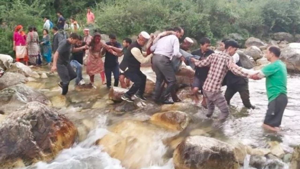 কুলুতে বাস দুর্ঘটনায় ক্রমেই বাড়ছে মৃতের সংখ্যা, শোক প্রকাশ প্রধানমন্ত্রীর