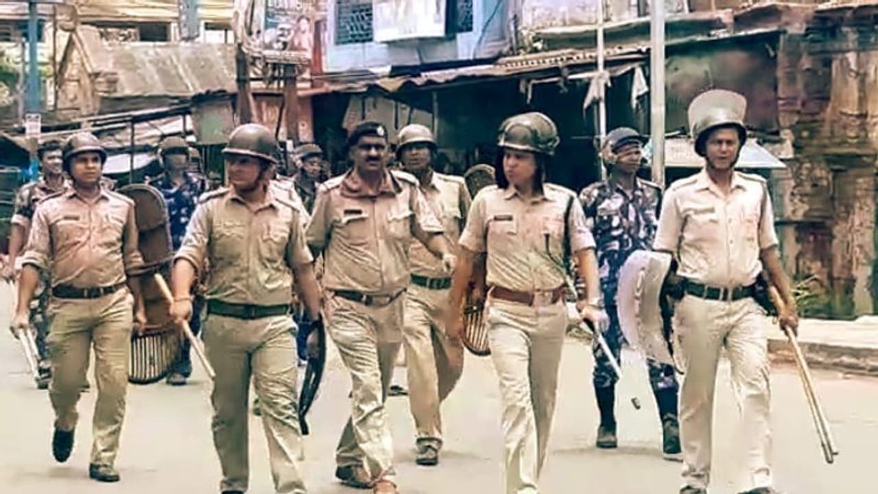 শ্মশানের চেহারা ভাটপাড়ায়, সব খতিয়ে দেখছেন অমিত শাহ র প্রতিনিধিরা শ্মশানের চেহারা ভাটপাড়ায়, সব খতিয়ে দেখছেন অমিত শাহ র প্রতিনিধিরা