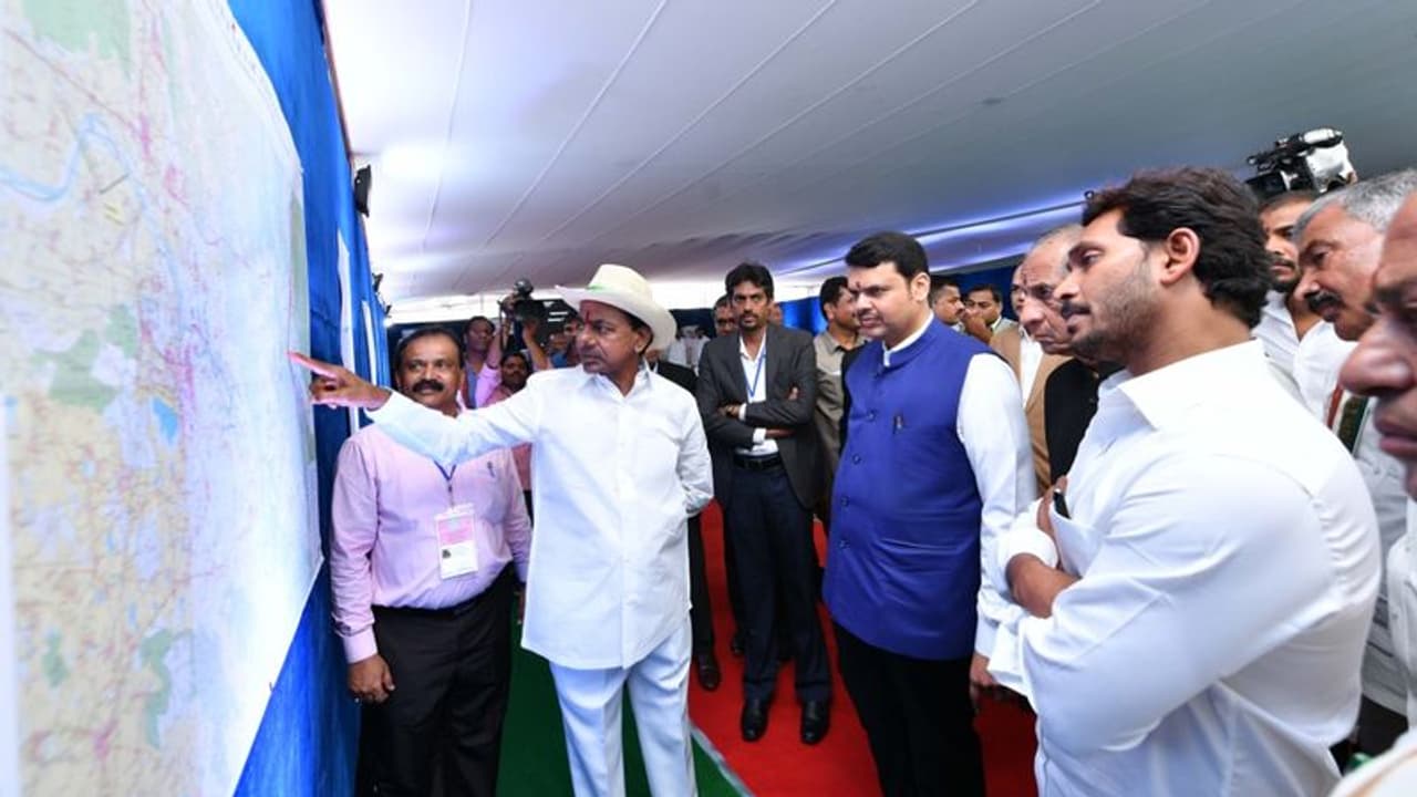 కేసీఆర్ సరికొత్త నిర్ణయం: ప్రాజెక్టులకు దేవతామూర్తుల పేర్లు కేసీఆర్ సరికొత్త నిర్ణయం: ప్రాజెక్టులకు దేవతామూర్తుల పేర్లు