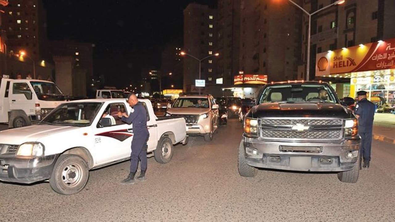 ലൈസസൻസില്ലാതെ വാഹനമോടിക്കുന്ന വിദേശികളെ നാട് കടത്താന് കുവൈത്ത് ലൈസസൻസില്ലാതെ വാഹനമോടിക്കുന്ന വിദേശികളെ നാട് കടത്താന് കുവൈത്ത്