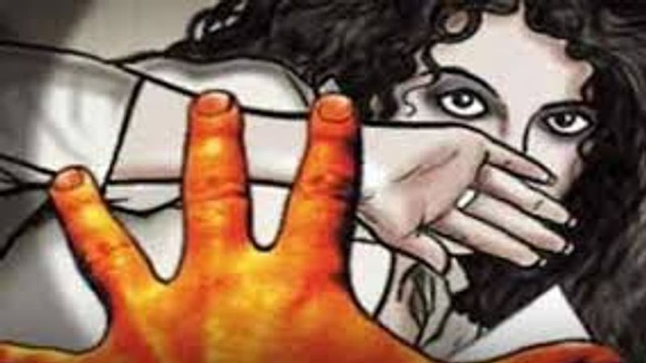 শিশুদের সামনেই মাথায় বন্দুক ঠেকিয়ে গৃহবধূকে ধর্ষণ, ক্যানিংয়ে আতঙ্কে পরিবার শিশুদের সামনেই মাথায় বন্দুক ঠেকিয়ে গৃহবধূকে ধর্ষণ, ক্যানিংয়ে আতঙ্কে পরিবার