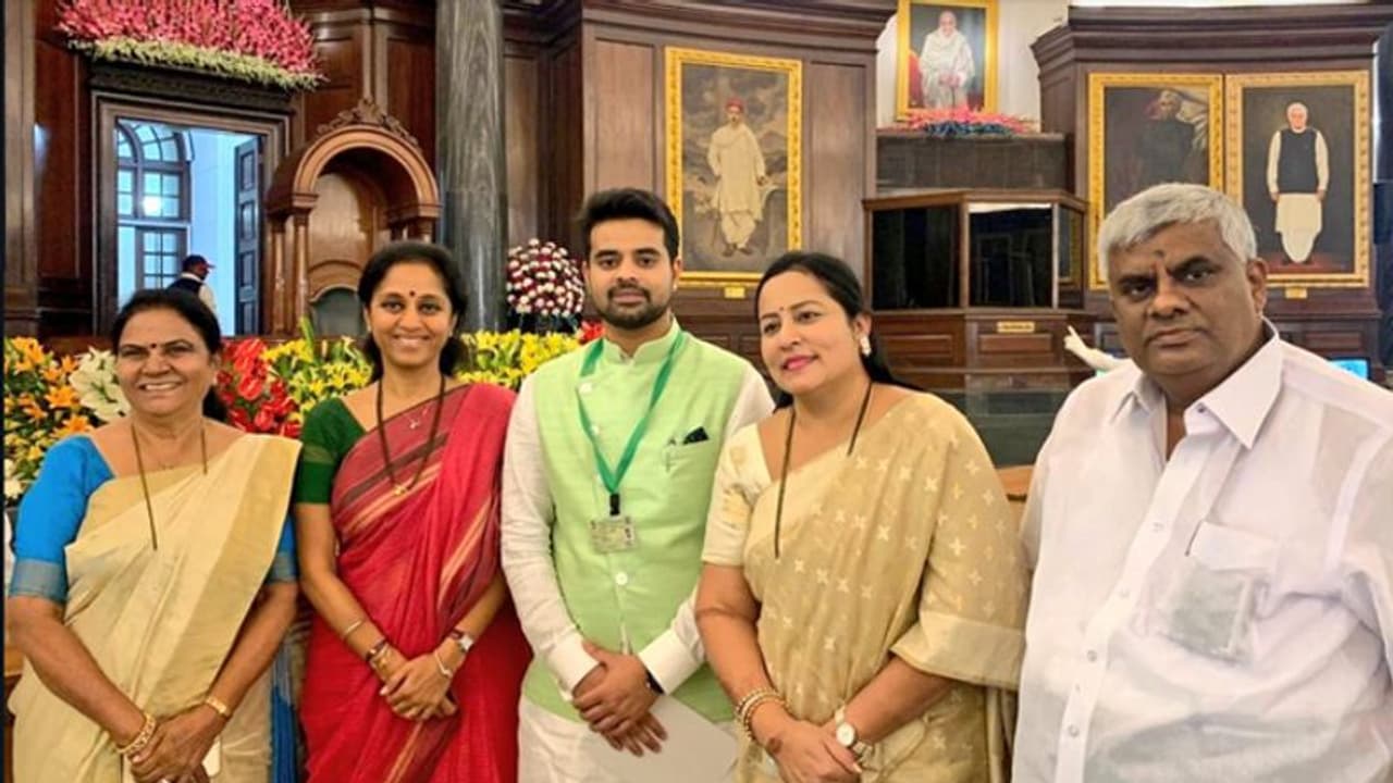 ಸಂಸತ್ ಸದಸ್ಯರಾಗಿ ಕನ್ನಡದಲ್ಲಿ ಪ್ರಜ್ವಲ್‌ ರೇವಣ್ಣ ಪ್ರಮಾಣವಚನ