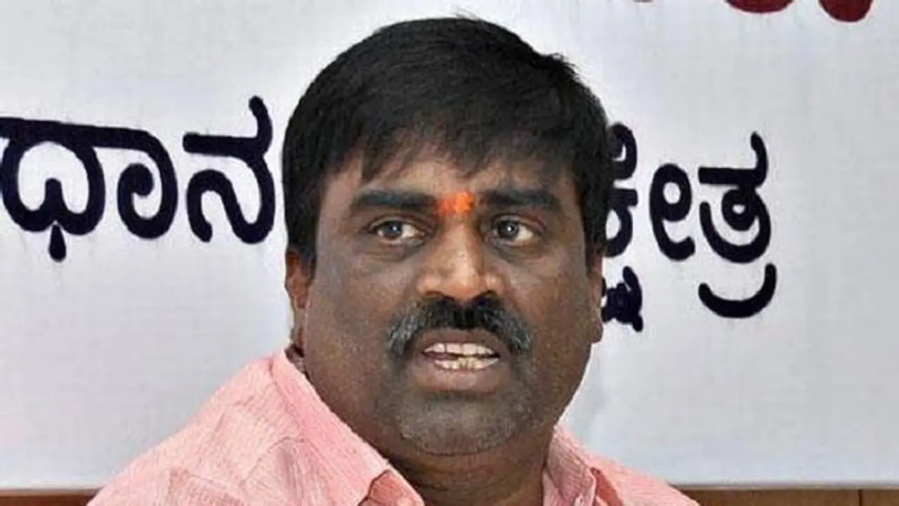 ‘ಮುಸ್ಲಿಮರು 10 ಮಕ್ಕಳನ್ನ ಹೆತ್ತರೆ, ಹಿಂದೂಗಳು 50 ಮಕ್ಕಳಿಗೆ ಜನ್ಮ ನೀಡುತ್ತೇವೆ’ ‘ಮುಸ್ಲಿಮರು 10 ಮಕ್ಕಳನ್ನ ಹೆತ್ತರೆ, ಹಿಂದೂಗಳು 50 ಮಕ್ಕಳಿಗೆ ಜನ್ಮ ನೀಡುತ್ತೇವೆ’