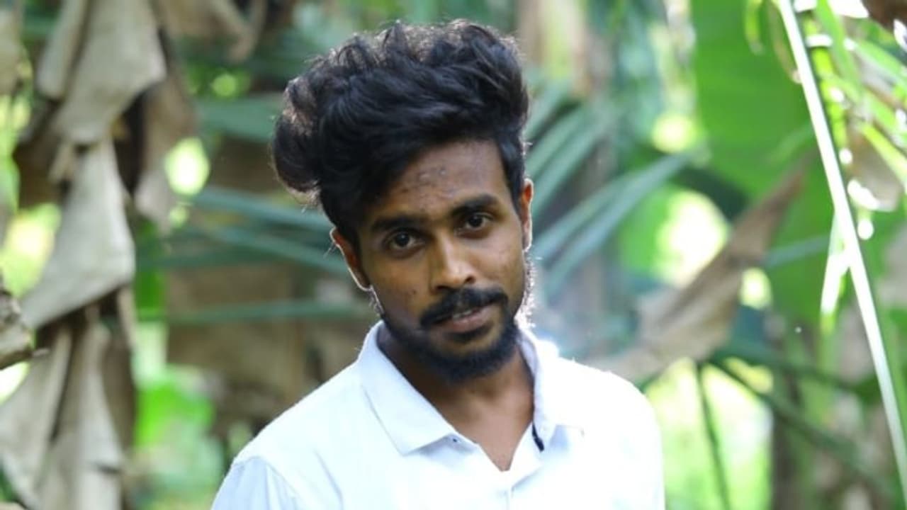 മരണദൃശ്യങ്ങള് പെണ്സുഹൃത്തിനെ ലൈവായി കാണിച്ച് യുവാവ് ആത്മഹത്യ ചെയ്തു മരണദൃശ്യങ്ങള് പെണ്സുഹൃത്തിനെ ലൈവായി കാണിച്ച് യുവാവ് ആത്മഹത്യ ചെയ്തു