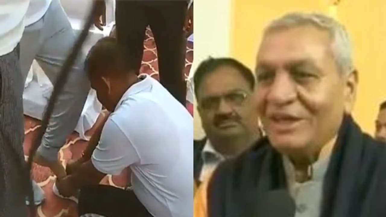 സർക്കാർ ഉദ്യോഗസ്ഥനെക്കൊണ്ട് ഷൂ ധരിപ്പിച്ച് ബിജെപി മന്ത്രി; വീഡിയോ വൈറൽ സർക്കാർ ഉദ്യോഗസ്ഥനെക്കൊണ്ട് ഷൂ ധരിപ്പിച്ച് ബിജെപി മന്ത്രി; വീഡിയോ വൈറൽ