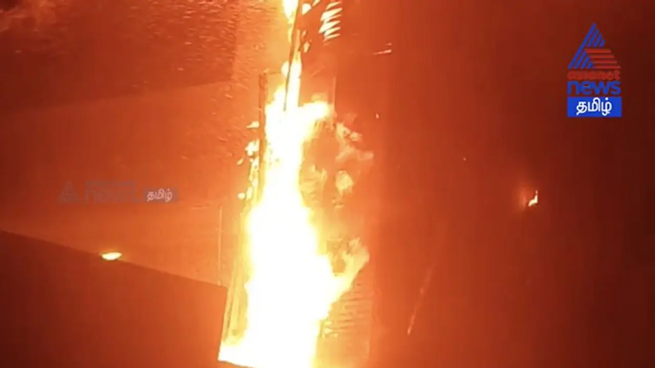 తన ప్రేమకు అడ్డుగా ఉన్నారని.. సొంత ఇంటికే నిప్పు తన ప్రేమకు అడ్డుగా ఉన్నారని.. సొంత ఇంటికే నిప్పు