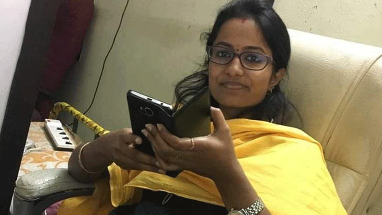 குடும்ப தகராறு... அரசு பெண் மருத்துவர் தூக்கு போட்டு தற்கொலை..! குடும்ப தகராறு... அரசு பெண் மருத்துவர் தூக்கு போட்டு தற்கொலை..!