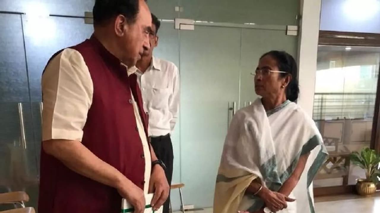 ದೀದಿಯನ್ನು ಹಾಡಿ ಹೊಗಳಿದ ಬಿಜೆಪಿ ಹಿರಿಯ ನಾಯಕ! ದೀದಿಯನ್ನು ಹಾಡಿ ಹೊಗಳಿದ ಬಿಜೆಪಿ ಹಿರಿಯ ನಾಯಕ!