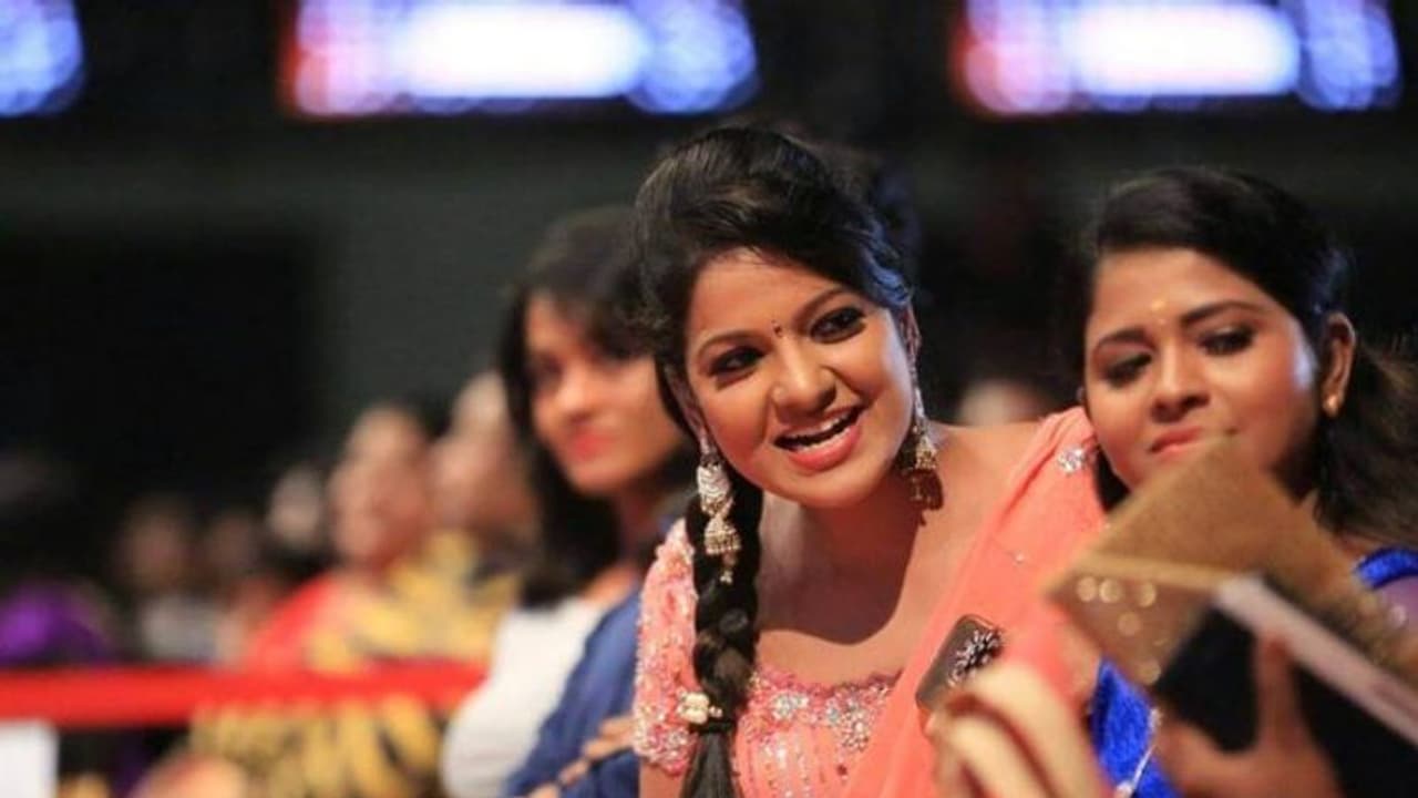 இந்த ஒரே காரணத்துக்காக பறிக்கப்படும் தமிழ் நடிகைகளின் வாய்ப்புகள்! கோபத்தில் கொந்தளித்த நடிகை சித்ரா! இந்த ஒரே காரணத்துக்காக பறிக்கப்படும் தமிழ் நடிகைகளின் வாய்ப்புகள்! கோபத்தில் கொந்தளித்த நடிகை சித்ரா!