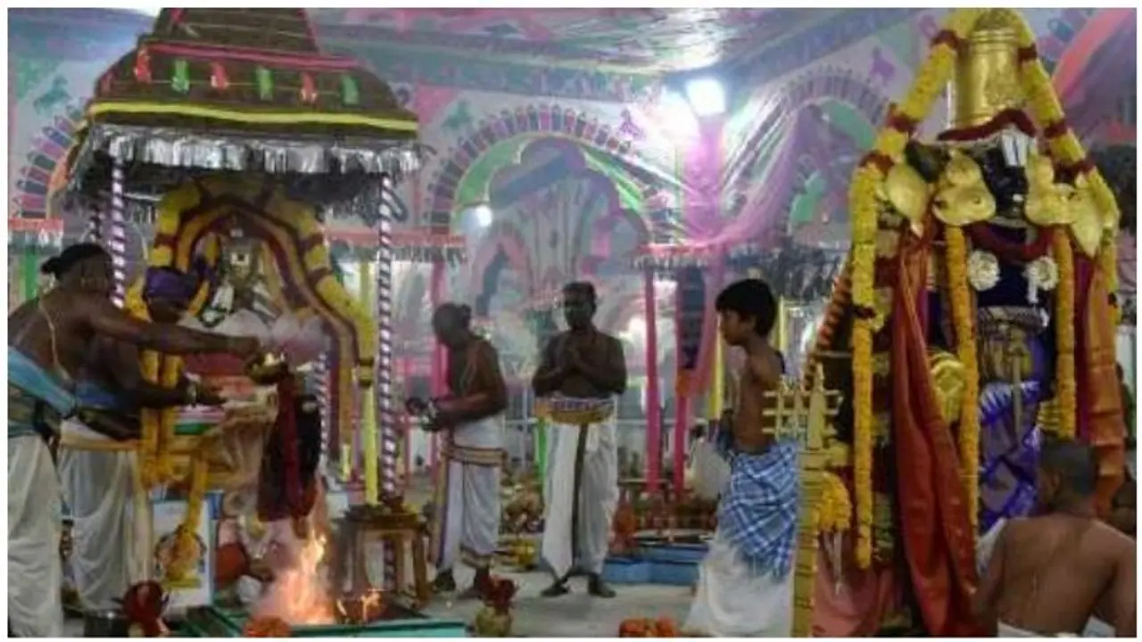 கோவிலில் நமக்கு கொடுக்கும் சாமி பூவை என்ன செய்ய வேண்டும் தெரியுமா..?