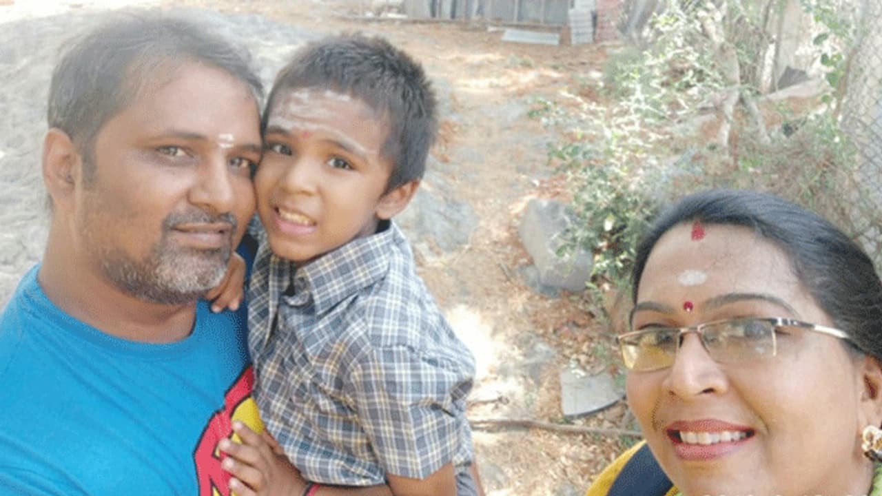 கோர விபத்து... கார் மீது கண்டெய்னர் லாரி மோதி விபத்து... ஒரே குடும்பத்தைச் சேர்ந்த 3 பேர் உயிரிழப்பு..! கோர விபத்து... கார் மீது கண்டெய்னர் லாரி மோதி விபத்து... ஒரே குடும்பத்தைச் சேர்ந்த 3 பேர் உயிரிழப்பு..!