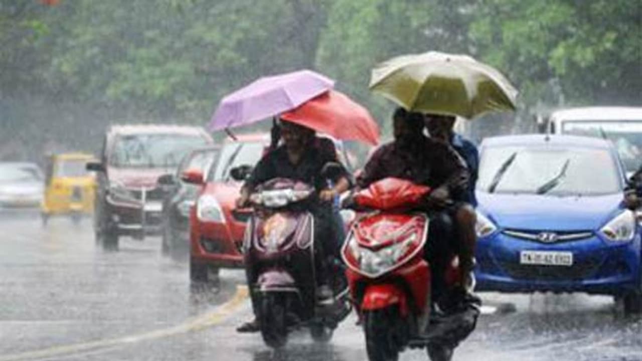 ಮಳೆಯಾದ್ರೆ ಬೆಂಗಳೂರಿನ ಈ ರಸ್ತೆಗಳಲ್ಲಿ ಬರಬೇಡಿ! ಮಳೆಯಾದ್ರೆ ಬೆಂಗಳೂರಿನ ಈ ರಸ್ತೆಗಳಲ್ಲಿ ಬರಬೇಡಿ!