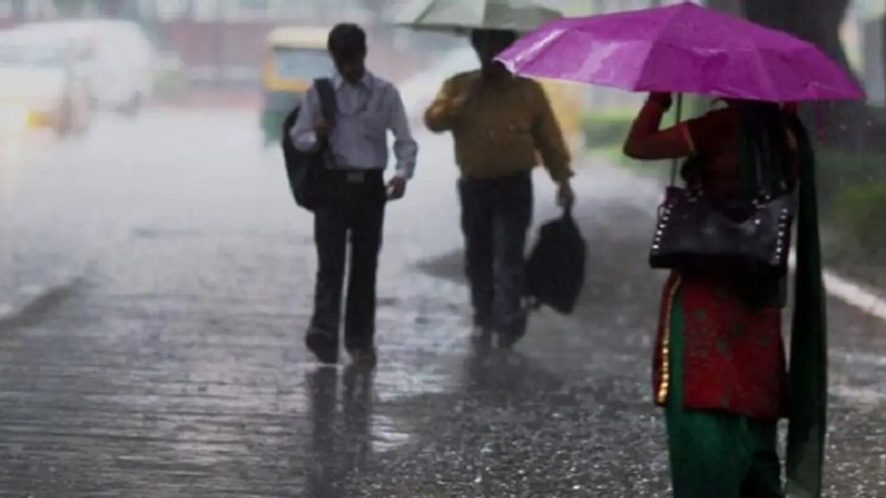 ಕರಾವಳಿ ಮಲೆನಾಡಿನಲ್ಲಿ ಭಾರೀ ಮಳೆ ಕರಾವಳಿ ಮಲೆನಾಡಿನಲ್ಲಿ ಭಾರೀ ಮಳೆ