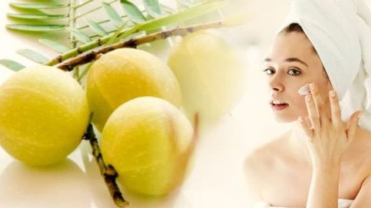 നെല്ലിക്ക നീര് ദിവസവും മുഖത്ത് പുരട്ടൂ; ഗുണം ഇതാണ്...