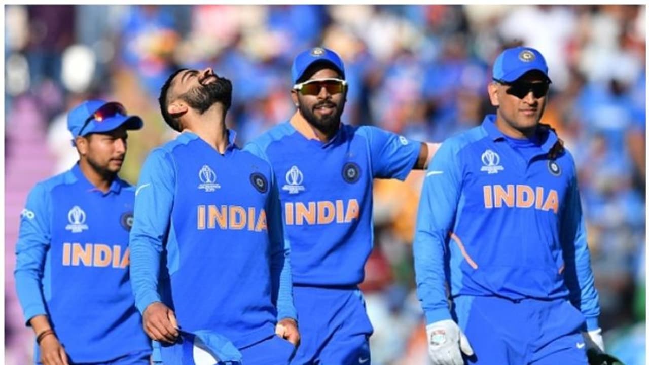 ವಿಶ್ವಕಪ್ನಿಂದ ಟೀಂ ಇಂಡಿಯಾ ಔಟ್; ಬಾಲಿವುಡ್ ತಾರೆಯರಿಂದ ಸಮಾಧಾನ ವಿಶ್ವಕಪ್ನಿಂದ ಟೀಂ ಇಂಡಿಯಾ ಔಟ್; ಬಾಲಿವುಡ್ ತಾರೆಯರಿಂದ ಸಮಾಧಾನ