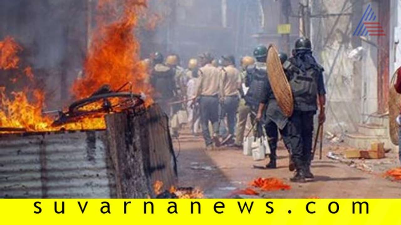 ಬಂಗಾಳದಲ್ಲಿ ಮತ್ತೆ ಹಿಂಸೆ: ನಾಡಬಾಂಬ್ ತೂರಾಟ! ಬಂಗಾಳದಲ್ಲಿ ಮತ್ತೆ ಹಿಂಸೆ: ನಾಡಬಾಂಬ್ ತೂರಾಟ!