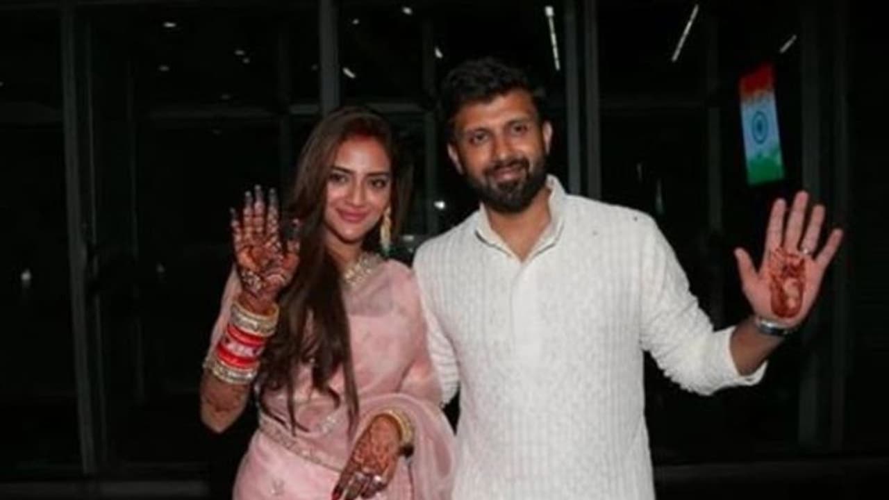 স্বামীর সঙ্গে দিল্লিতে নুসরত! ফিরেই বসিরহাট যাচ্ছেন তারকা সাংসদ স্বামীর সঙ্গে দিল্লিতে নুসরত! ফিরেই বসিরহাট যাচ্ছেন তারকা সাংসদ