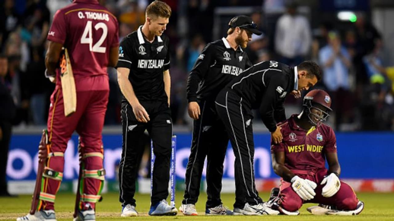 ಕಿವೀಸ್ ಗೆಲುವಿಗಾಗಿ ವಿಮಾನ ಹಾರಟ ನಿಲ್ಲಿಸಿದ್ದ ಅಭಿಮಾನಿಗಳು..! ಕಿವೀಸ್ ಗೆಲುವಿಗಾಗಿ ವಿಮಾನ ಹಾರಟ ನಿಲ್ಲಿಸಿದ್ದ ಅಭಿಮಾನಿಗಳು..!