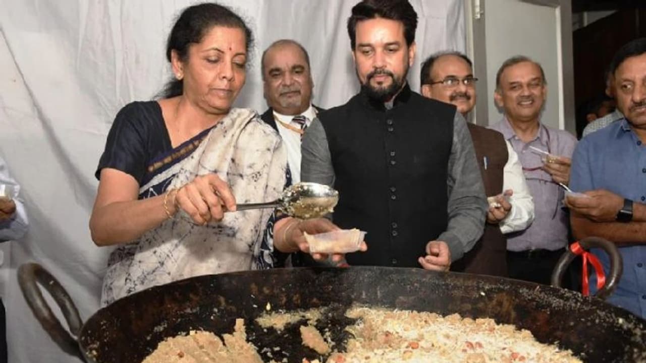 ಬಜೆಟ್ ಮುದ್ರಣ ಆರಂಭ: ವಿತ್ತ ಸಚಿವಾಲಯದಲ್ಲಿ ಹಲ್ವಾ ಸಮಾರಂಭ ಬಜೆಟ್ ಮುದ್ರಣ ಆರಂಭ: ವಿತ್ತ ಸಚಿವಾಲಯದಲ್ಲಿ ಹಲ್ವಾ ಸಮಾರಂಭ