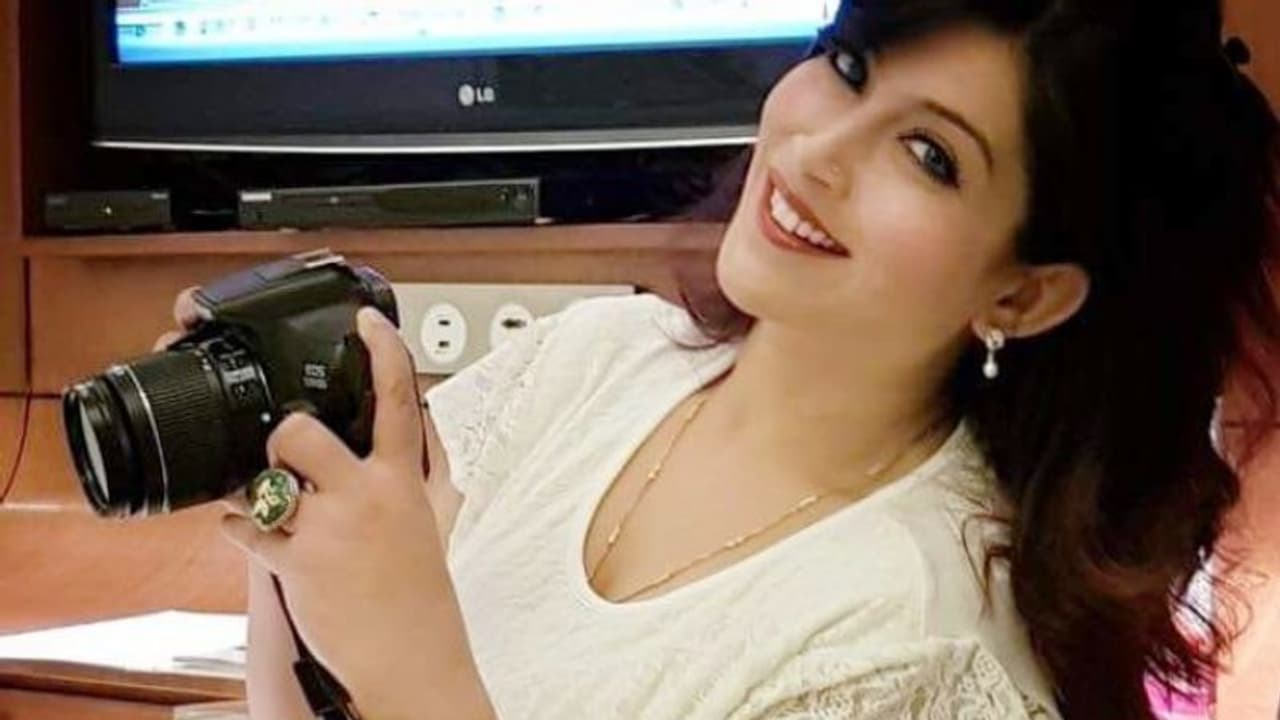 রাজধানীতে রাতের অন্ধকারে মহিলা সাংবাদিককে লক্ষ্য করে চলল গুলি, ছোঁড়া হল ডিম