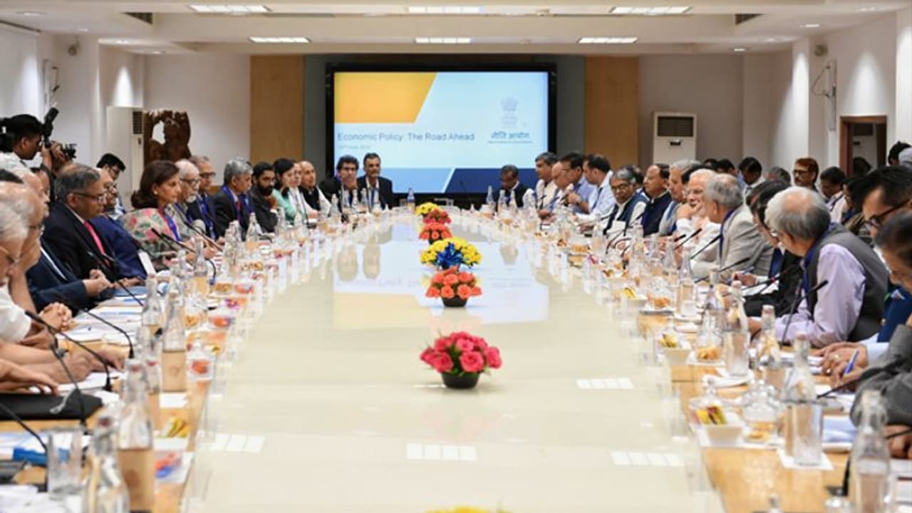 ಆರ್ಥಿಕತೆ ಹೆಚ್ಚಳಕ್ಕೆ 40 ತಜ್ಞರ ಜತೆ ಮೋದಿ ಸಮಾಲೋಚನೆ