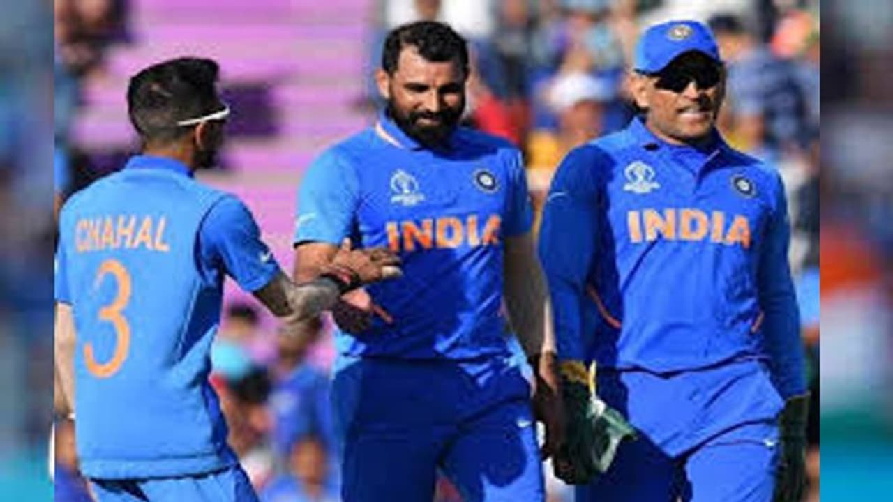 షమీ హ్యాట్రిక్ వెనుక వ్యూహకర్త ఎవరో తెలుసా...? షమీ హ్యాట్రిక్ వెనుక వ్యూహకర్త ఎవరో తెలుసా...?