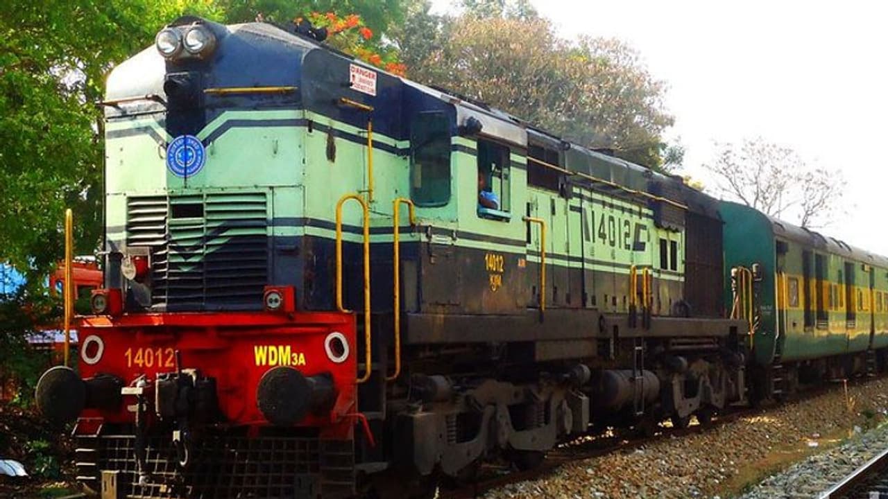 ಆನ್‌ಲೈನ್‌ ರೈಲ್ವೆ ಟಿಕೆಟ್‌ ಖರೀದಿ ಮತ್ತೆ ದುಬಾರಿ