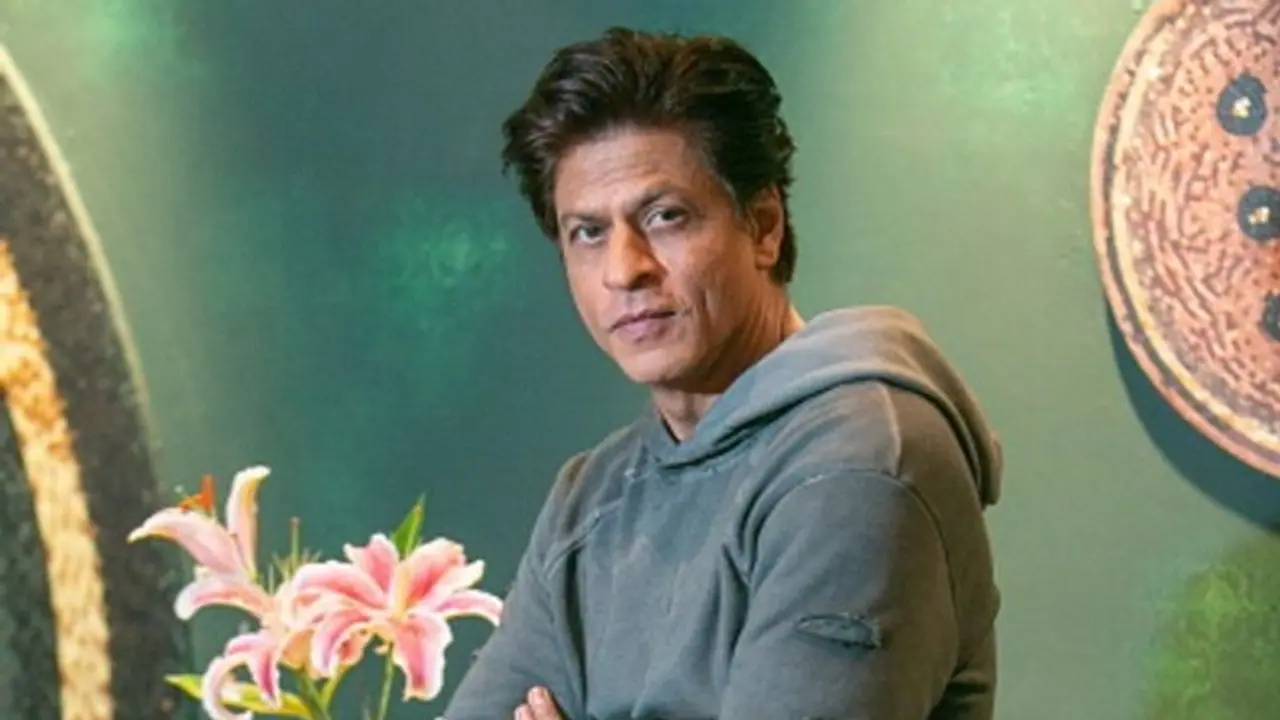 "হাতে কোনও কাজ নেই, হৃদয় সায় দেয় না"! কেন এমন নিজেকে গুটিয়ে নিচ্ছেন কিং খান "হাতে কোনও কাজ নেই, হৃদয় সায় দেয় না"! কেন এমন নিজেকে গুটিয়ে নিচ্ছেন কিং খান