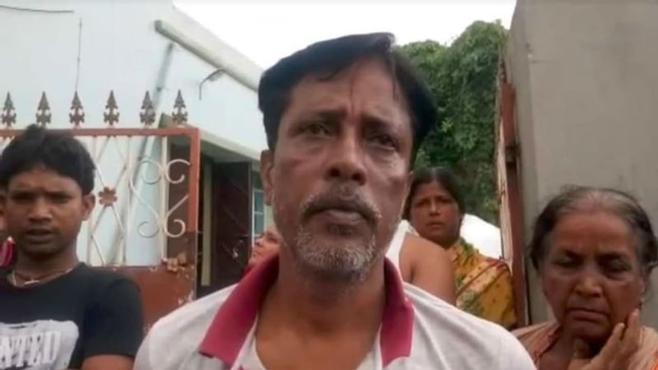 কুড়ি দিনে ফেরাতে হবে ৪৫ লক্ষ, কাটমানি নিয়ে মহা ফাঁপড়ে তৃণমূল নেতা কুড়ি দিনে ফেরাতে হবে ৪৫ লক্ষ, কাটমানি নিয়ে মহা ফাঁপড়ে তৃণমূল নেতা