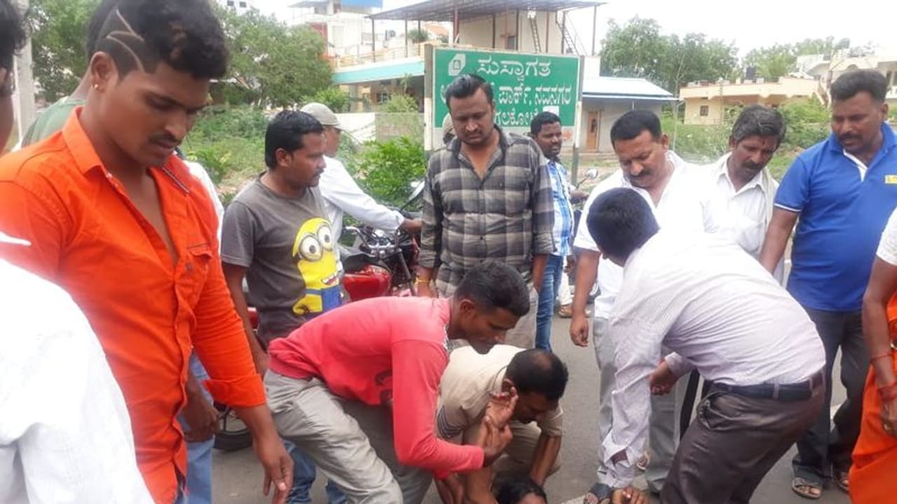 ಬಾಗಲಕೋಟೆ: ಮಾನವೀಯತೆ ಮೆರೆದ ಸಚಿವ ತಿಮ್ಮಾಪುರ ಬಾಗಲಕೋಟೆ: ಮಾನವೀಯತೆ ಮೆರೆದ ಸಚಿವ ತಿಮ್ಮಾಪುರ