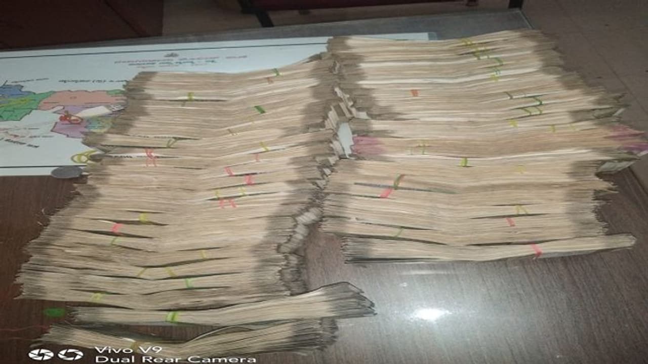 ಚಿಕ್ಕಬಳ್ಳಾಪುರ: ಜೂಜು ಅಡ್ಡೆಯಲ್ಲಿ ಕಂತೆ ಕಂತೆ ಹಣ..ಮೊತ್ತ!