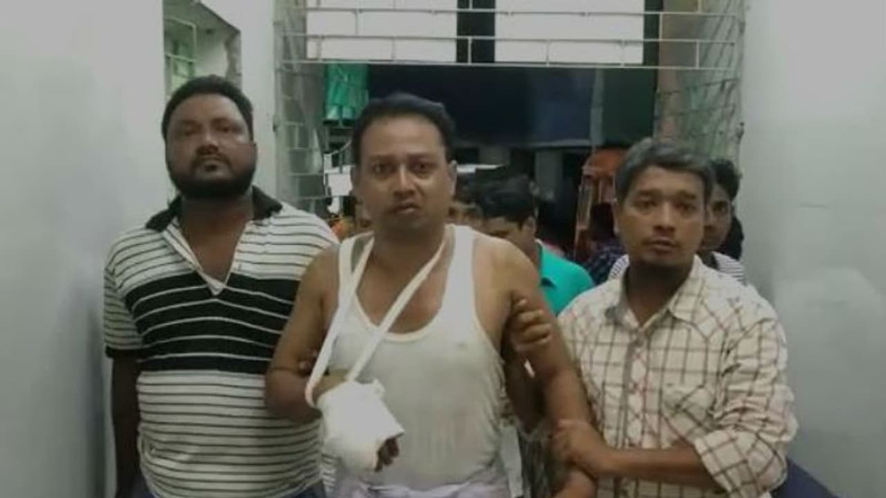 তোলা না পেয়ে ব্যবসায়ীকে গুলি, পাল্টা গণপ্রহারে মৃত্যু দুই দুষ্কৃতীর তোলা না পেয়ে ব্যবসায়ীকে গুলি, পাল্টা গণপ্রহারে মৃত্যু দুই দুষ্কৃতীর