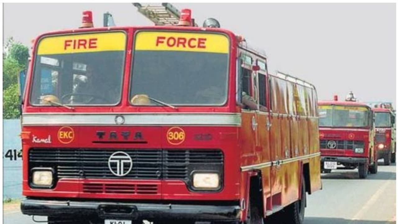 കുടുംബ വഴക്കിനിടെ ഭാര്യ കിണറ്റിലേക്ക് എടുത്തുചാടി, പിന്നാലെ ഭര്‍ത്താവും; രക്ഷകരായി അഗ്‌നിശമന സേന