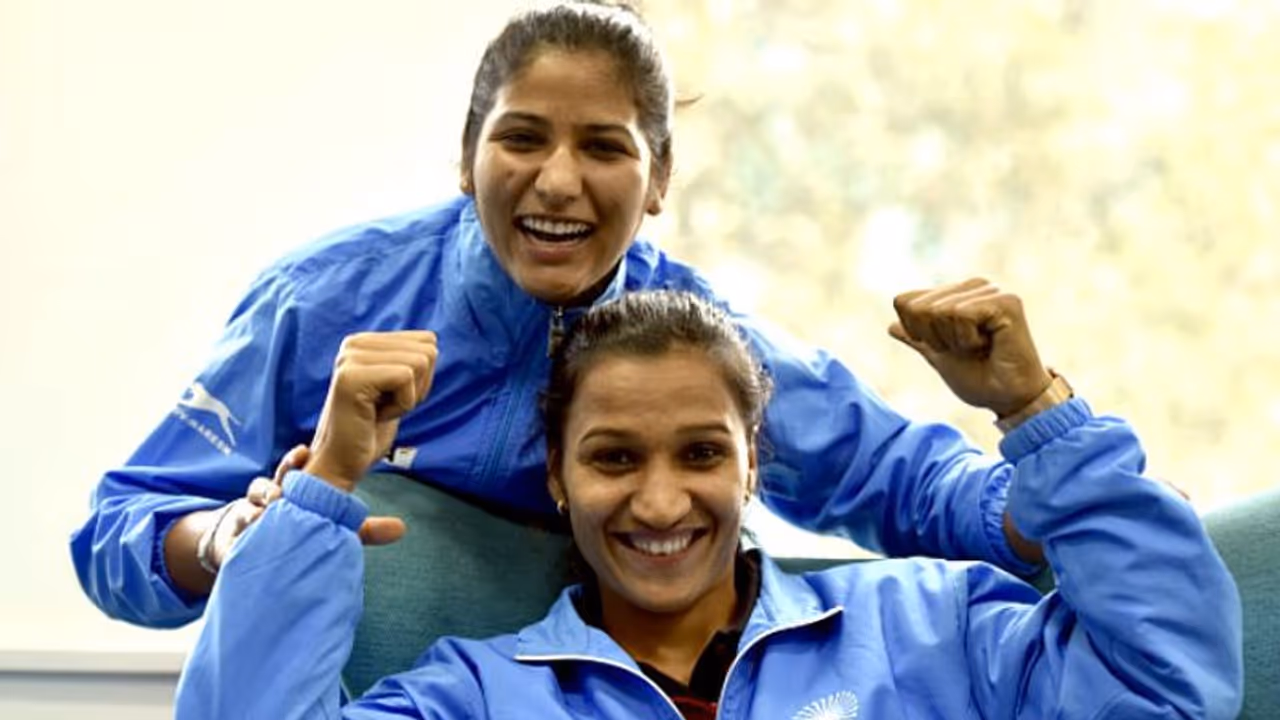 ব্যতিক্রমী খেলা, চমৎকার ফলাফল! রানীদের প্রশংসায় ভরিয়ে দিলেন মোদী ব্যতিক্রমী খেলা, চমৎকার ফলাফল! রানীদের প্রশংসায় ভরিয়ে দিলেন মোদী