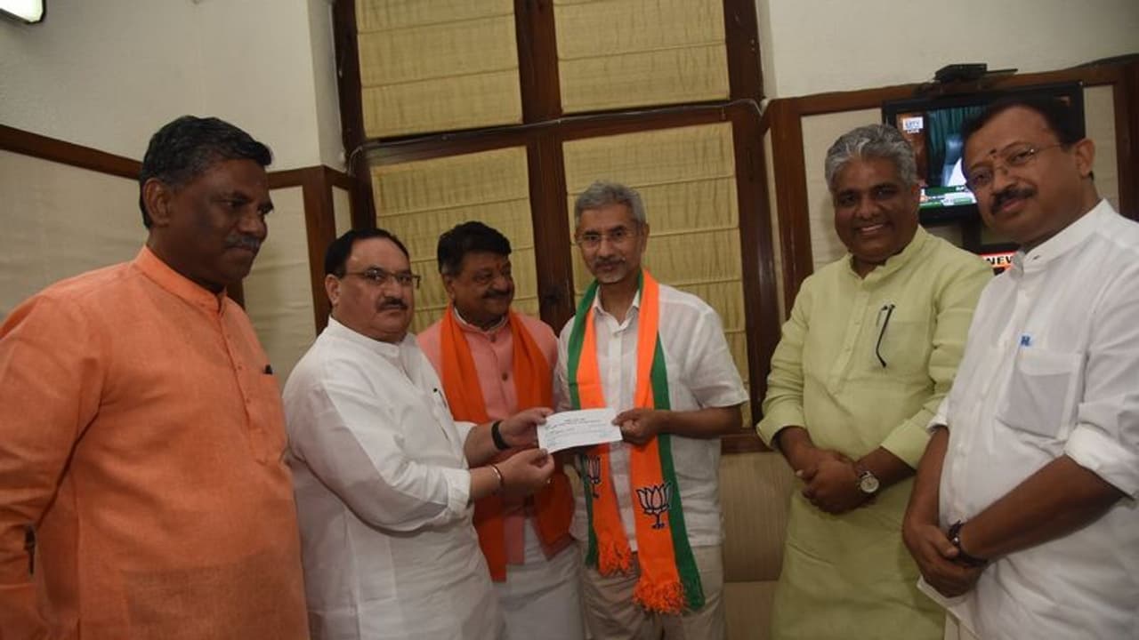 MP ಆಗದೇ ಮೋದಿ ಸರ್ಕಾರದಲ್ಲಿ ಸಚಿವರಾಗಿರುವ ಜೈಶಂಕರ್ ಬಿಜೆಪಿ ಸೇರ್ಪಡೆ MP ಆಗದೇ ಮೋದಿ ಸರ್ಕಾರದಲ್ಲಿ ಸಚಿವರಾಗಿರುವ ಜೈಶಂಕರ್ ಬಿಜೆಪಿ ಸೇರ್ಪಡೆ