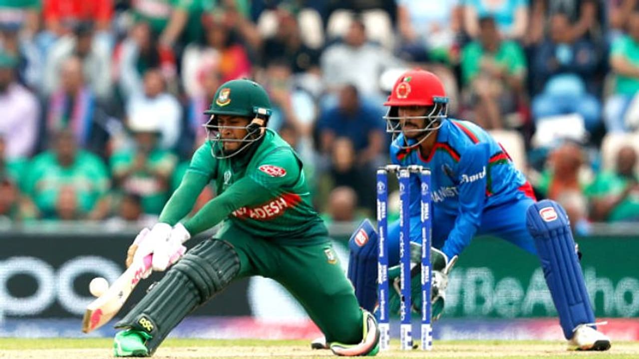 ওয়ার্নের মাঠে ক্যারম বলের দাপট! বাংলাদেশকে নিরাপদ স্কোরে পৌঁছে দিলেন মুশফিকুর ওয়ার্নের মাঠে ক্যারম বলের দাপট! বাংলাদেশকে নিরাপদ স্কোরে পৌঁছে দিলেন মুশফিকুর