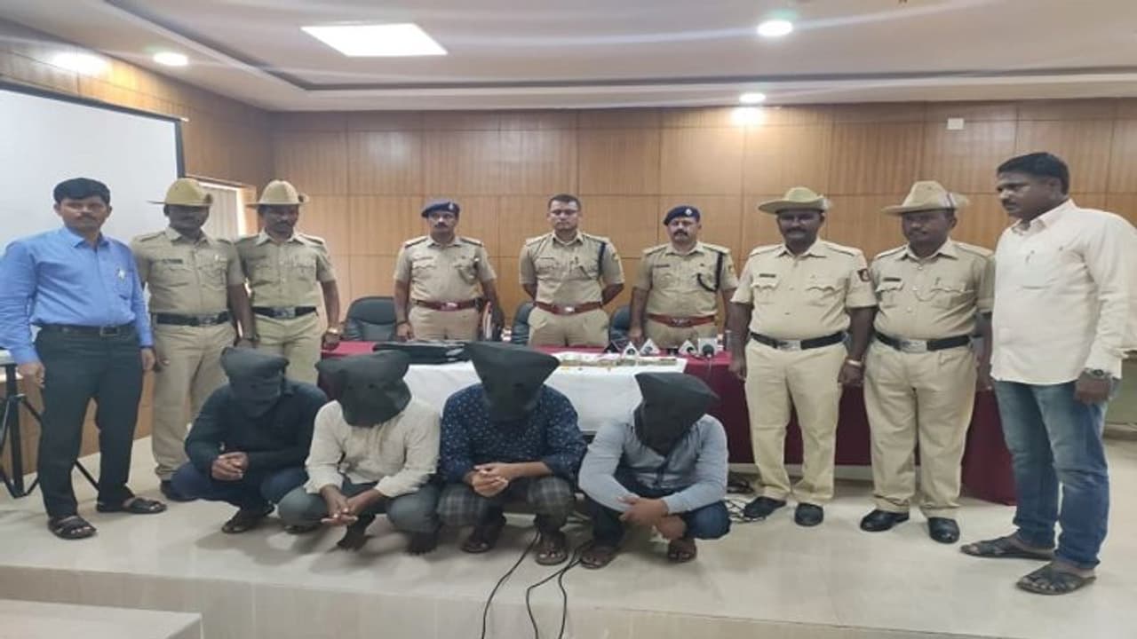 ಯಾದಗಿರಿ ಪೊಲೀಸರ ಬಲೆಗೆ ಬಿದ್ದ ಆಂಧ್ರದ ‘ತುರಿಕೆ’ ಕಳ್ಳರು, ಸಿಕ್ಕ ಹಣವೆಷ್ಟು? ಯಾದಗಿರಿ ಪೊಲೀಸರ ಬಲೆಗೆ ಬಿದ್ದ ಆಂಧ್ರದ ‘ತುರಿಕೆ’ ಕಳ್ಳರು, ಸಿಕ್ಕ ಹಣವೆಷ್ಟು?