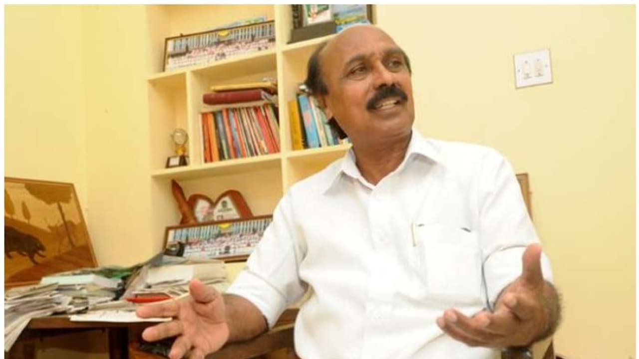 പ്രളയാനന്തര പുനര് നിര്മ്മാണം; സര്ക്കാര് 2995 വീടുകള് നിര്മ്മിച്ചുനല്കിയെന്ന് റവന്യു മന്ത്രി പ്രളയാനന്തര പുനര് നിര്മ്മാണം; സര്ക്കാര് 2995 വീടുകള് നിര്മ്മിച്ചുനല്കിയെന്ന് റവന്യു മന്ത്രി