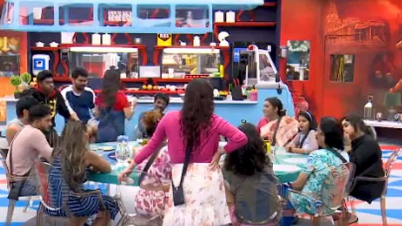 பிக்பாஸ் வீட்டிற்கு வரும் புதிய பிரபலம் யார்! வெளியானது ப்ரோமோ! பிக்பாஸ் வீட்டிற்கு வரும் புதிய பிரபலம் யார்! வெளியானது ப்ரோமோ!