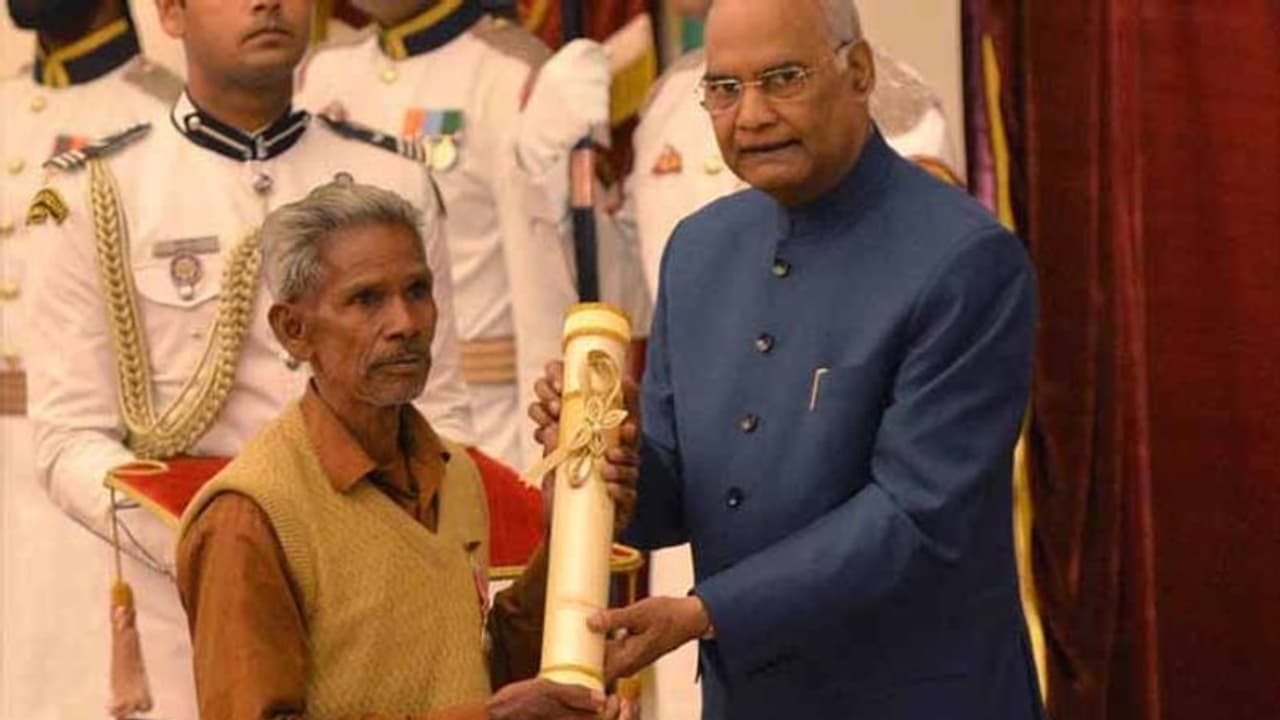 పద్మశ్రీ అవార్డ్... కూడు దూరం చేసింది: నాకొద్దు తిరిగిచ్చేస్తా పద్మశ్రీ అవార్డ్... కూడు దూరం చేసింది: నాకొద్దు తిరిగిచ్చేస్తా